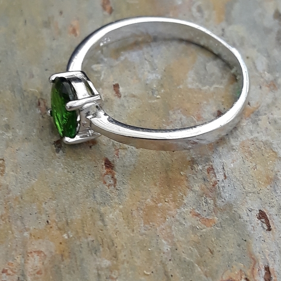 Green Chrome Diopside Ring - Picture 6 of 9